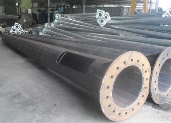 Cột Đèn Giàn Nâng Hạ bề mặt cột đèn giàn nâng hạ phủ sơn tĩnh điện