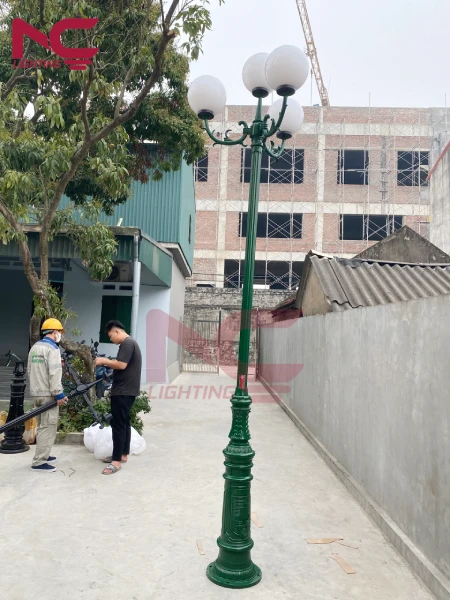 các mẫu cột đèn sân vườn 4 bóng các mẫu cột đèn sân vườn 4 bóng