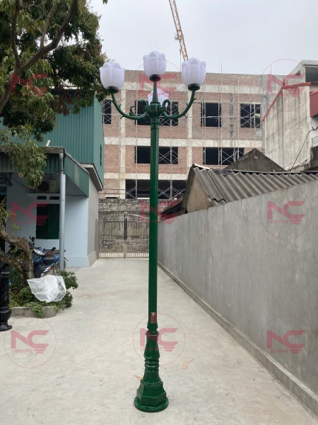 các mẫu cột đèn sân vườn 4 bóng các mẫu cột đèn sân vườn 4 bóng