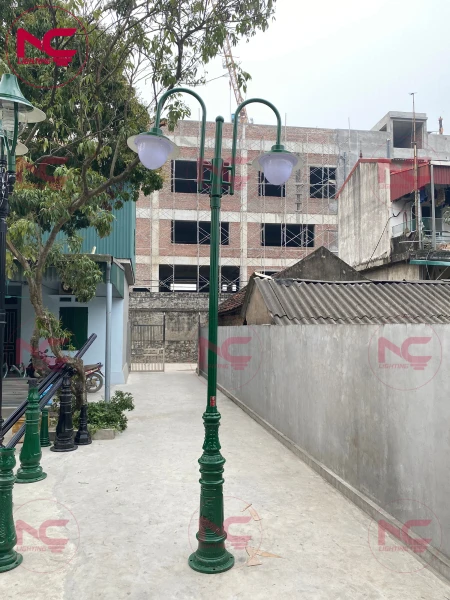 cột đèn sân vườn 2 bóng