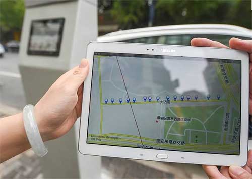Phát minh cột đèn đường tự phát sóng wifi, sạc pin điện thoại Cột đèn đường kèm chức năng định vị