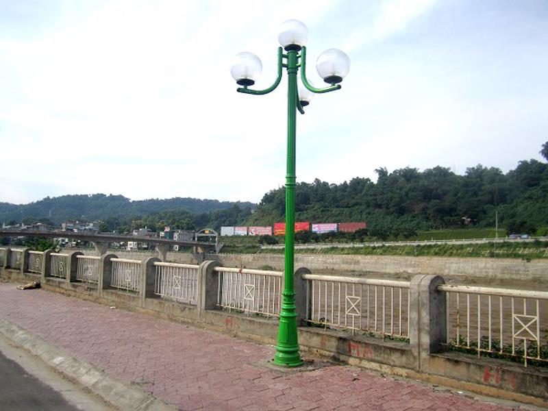 Cột Đèn Pine