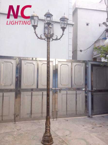 Cột đèn sân sân vườn hình chùa