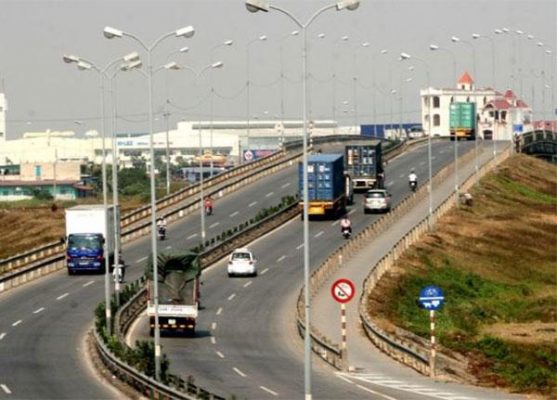 Cột đèn tròn côn liền cần kép chiếu sáng cho đường cao tốc Cột đèn tròn côn liền cần kép chiếu sáng cho đường cao tốc