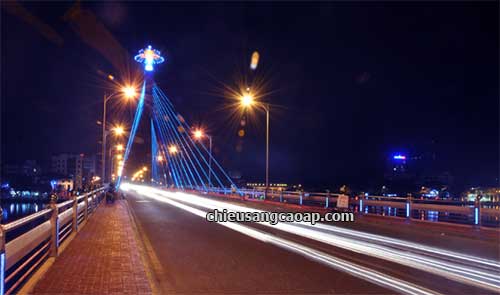 Đèn cao áp chiếu sáng cầu đường