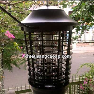 Đèn chiếu sáng sân vường năng lượng mặt trời diệt côn trùng