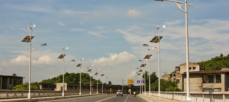 Đèn led năng lượng mặt trời chiếu sáng đường giao thông