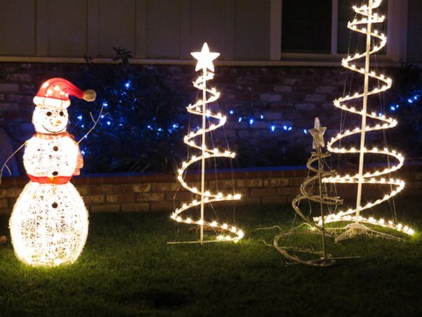 Bí kíp trang trí sân vườn nhà cửa dịp giáng sinh Đèn led trang trí noel