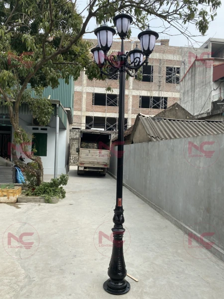 hình ảnh thực tế cột đèn sân vườn DC09