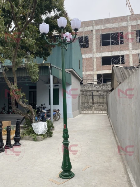 hình ảnh thực tế cột đèn sân vườn DC09