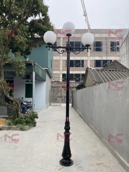 hình ảnh thực tế cột đèn sân vườn DC09