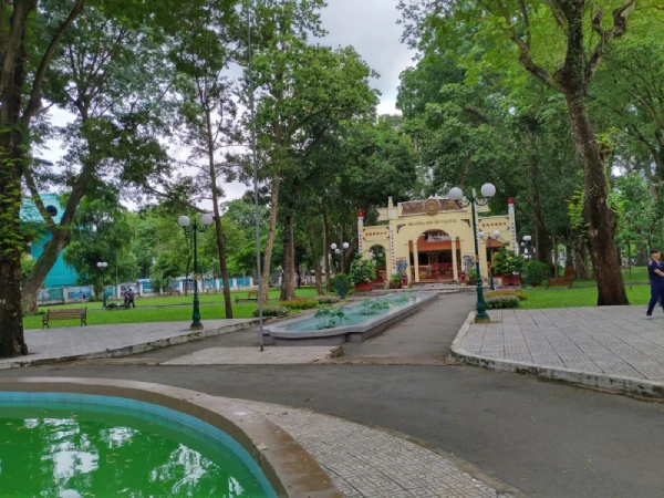 hinh anh cot den san vuon tai tp hcm
