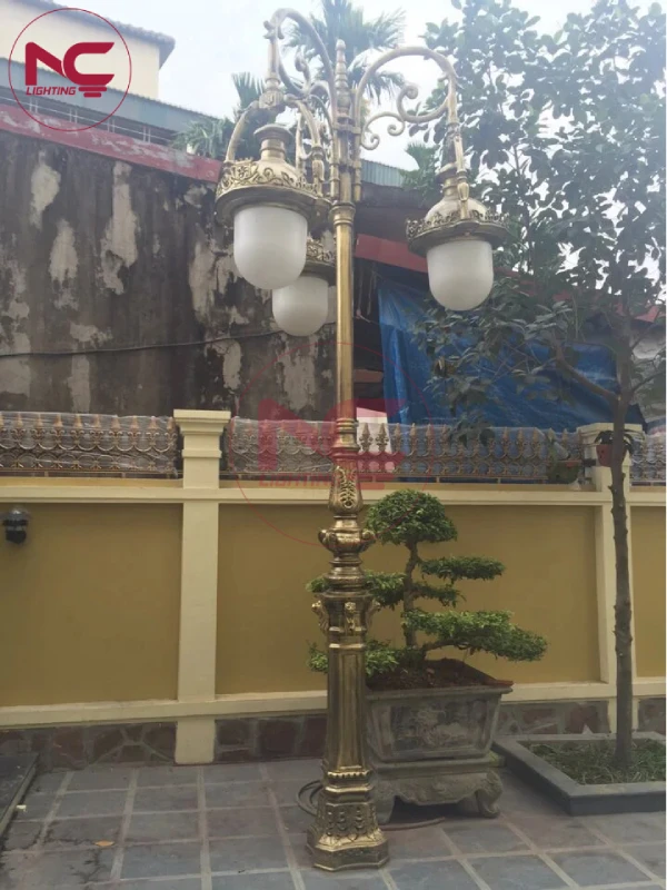cột đèn sử tử