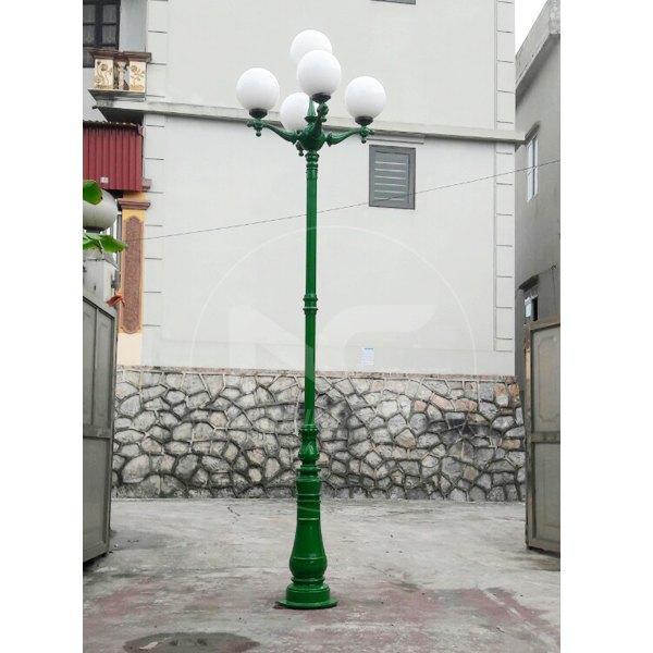 Hình ảnh thực tế cột đèn sân vườn DC-06 Hình ảnh thực tế cột đèn sân vườn DC-06