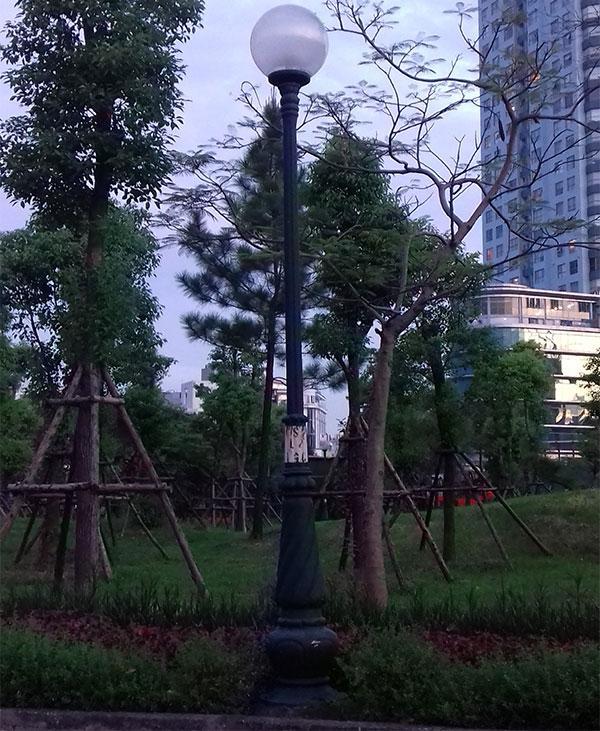 Hình ảnh thực tế mẫu Cột đèn chiếu sáng sân vườn Banian