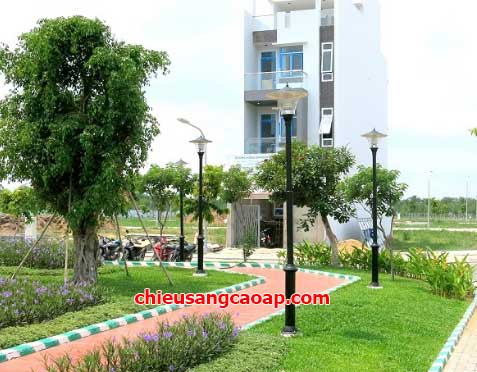 Mẫu cột đèn chiếu sáng sân vườn đẹp