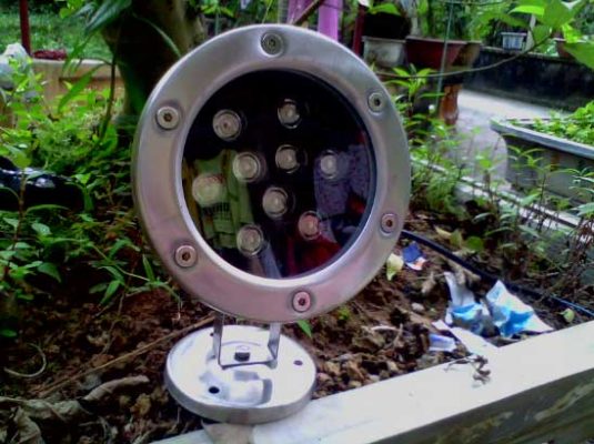 Mẫu đèn led chiếu cây cho sân vườn