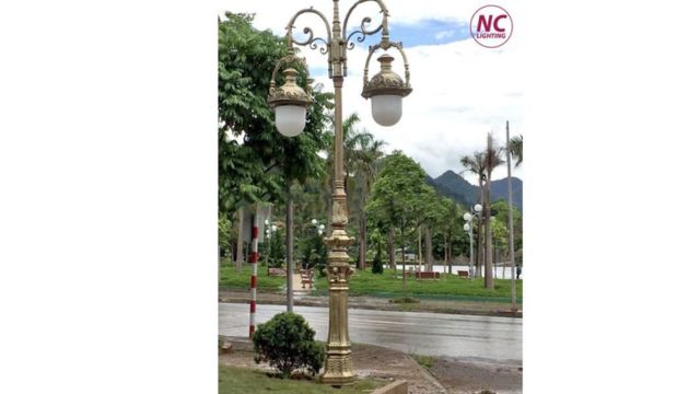 Hướng dẫn chi tiết cách trang trí đèn sân vườn tạo điểm nhấn Mẫu cột đèn trang trí cho sân vườn