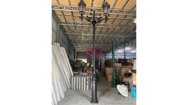 Mẫu cột đèn sân vườn 2 bóng DC05B