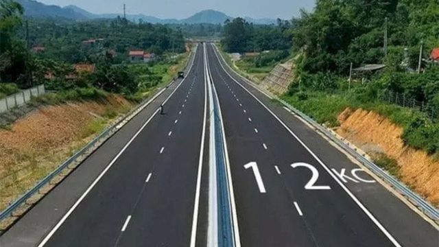 Lái xe đúng làn quy định