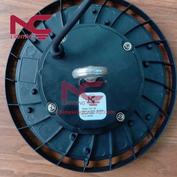 Mặt sau đèn XNC30